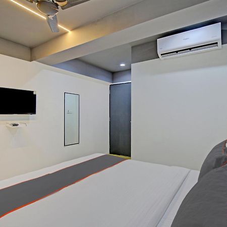 Collection O De'Pearl Hotel Surat Eksteriør bilde
