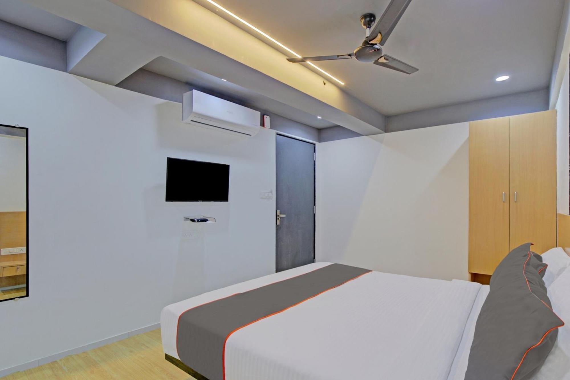 Collection O De'Pearl Hotel Surat Eksteriør bilde