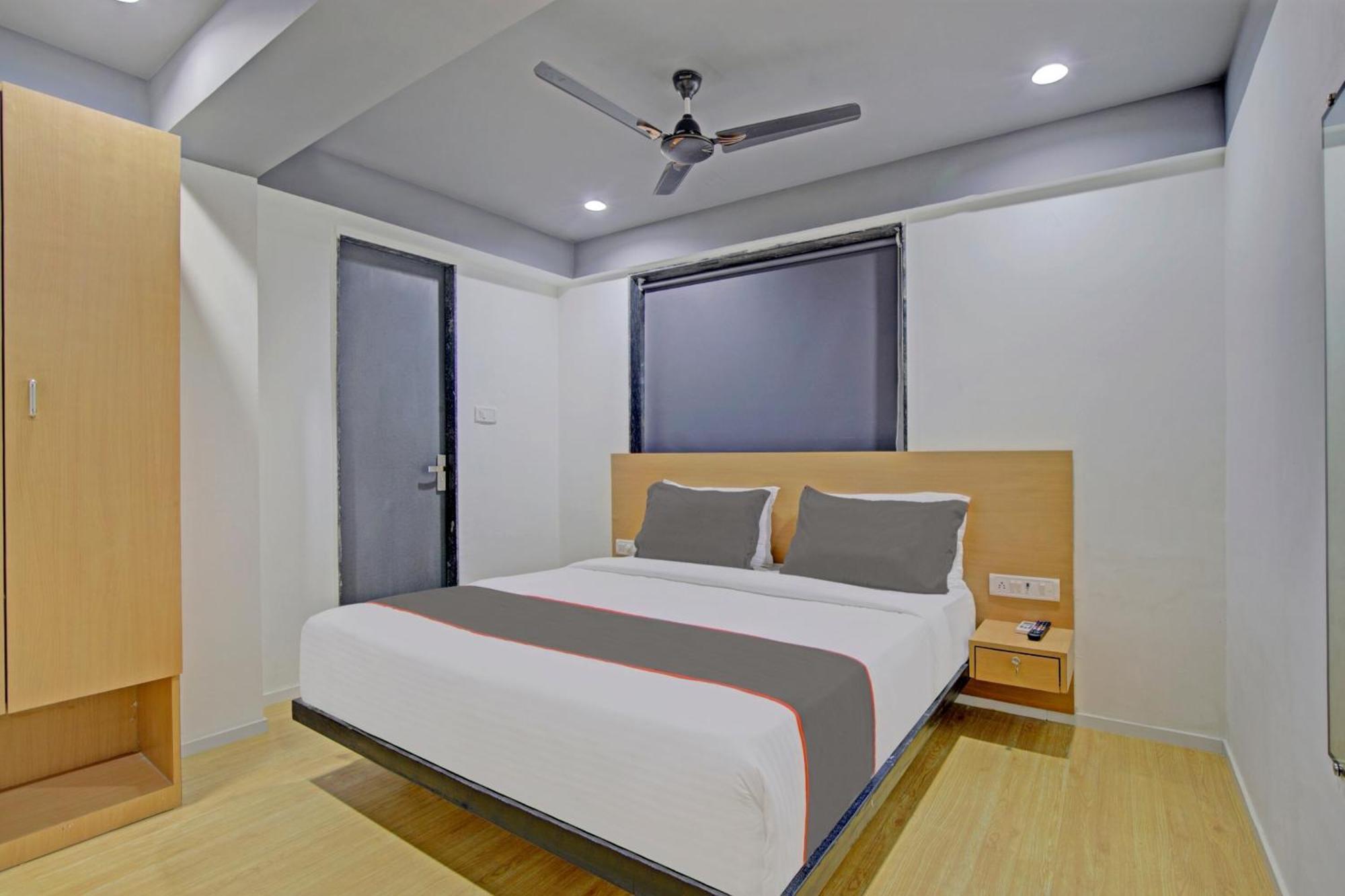 Collection O De'Pearl Hotel Surat Eksteriør bilde