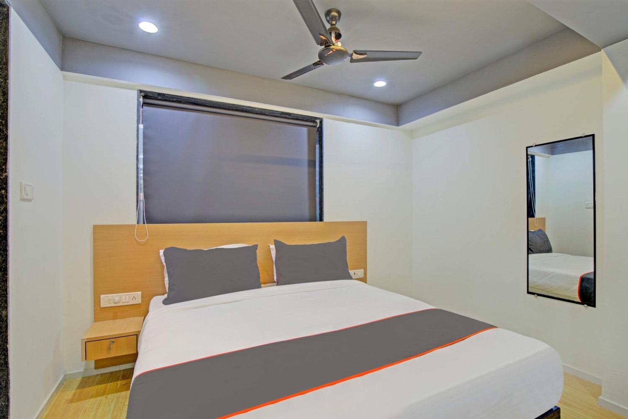 Collection O De'Pearl Hotel Surat Eksteriør bilde